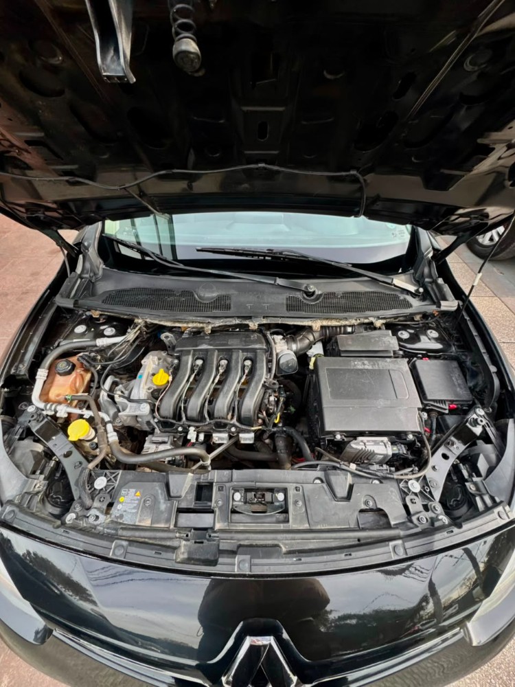 Renault FLUENCE 1.6 DYNAMIQUE — foto 8